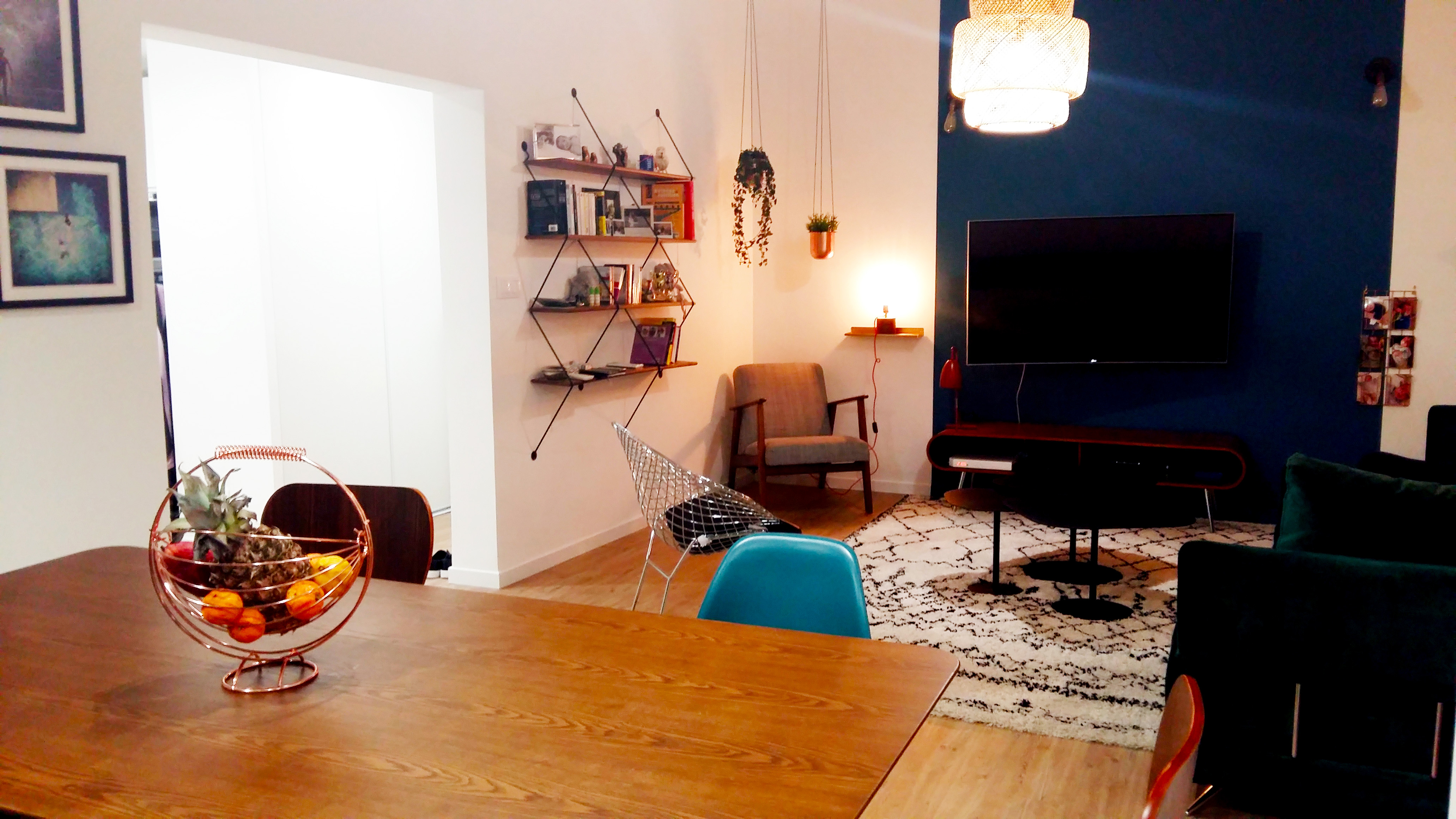 bibliothque la chance cadres noirs Salon salle à manger scandinave ethnique meubles années 50 bouc bel air décoration d'intérieur Marseille Coralie Aubert